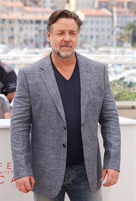 does russell crowe have a facebook page